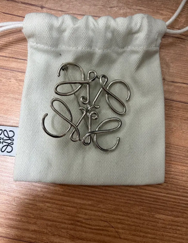 2020 loewe anagram brooch - anagram,