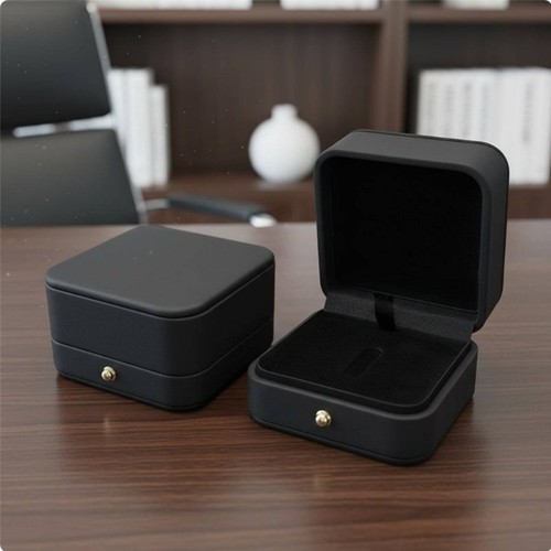 Leather badge box elegant - pu,